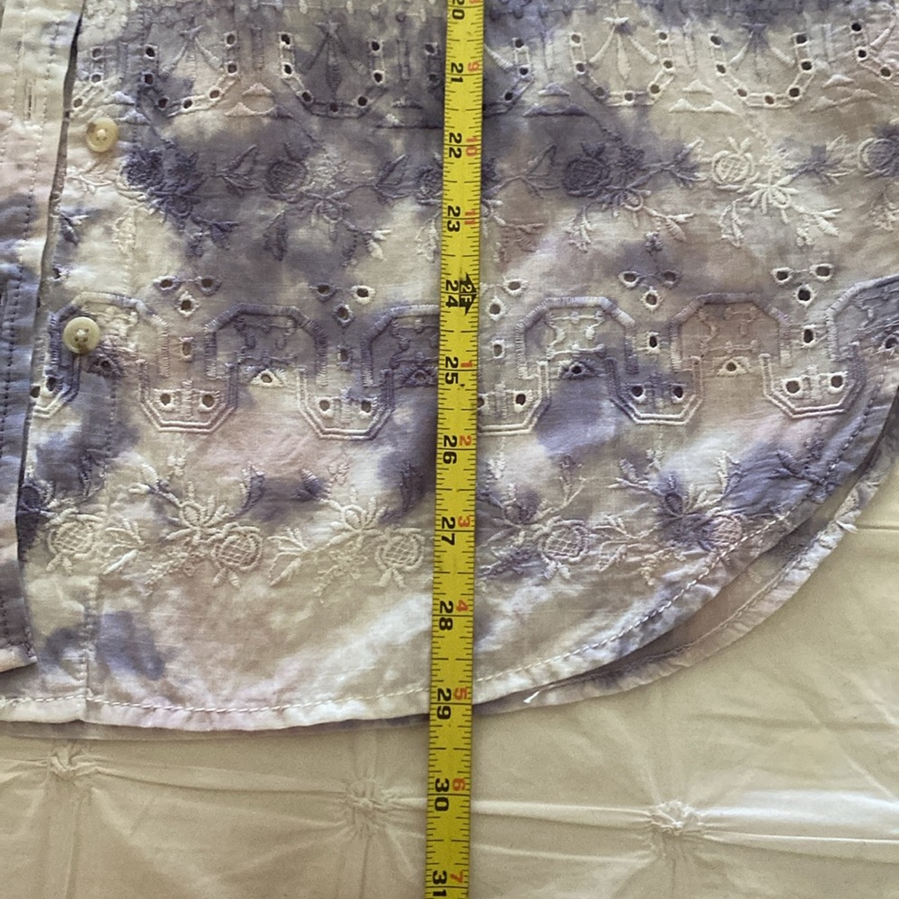 Women’s Pilcro by Anthropologie tie dye long sleeve eyelet detail blouse - Picture 8 of 11